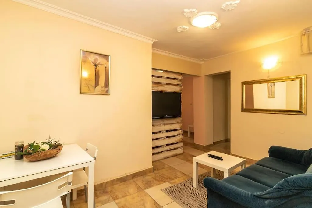 Charming Artistic Central Apartment ソフィア 0*,